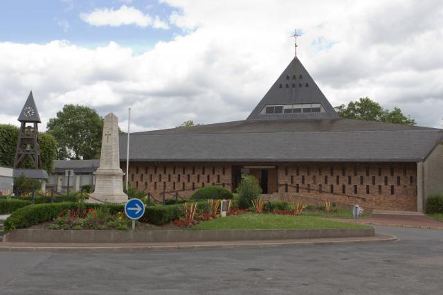 Photo de l'église Sainte-Marie de Saint-Fargeau-Ponthierry, Saint-Fargeau-Ponthierry, Seine-et-Marne, France.
