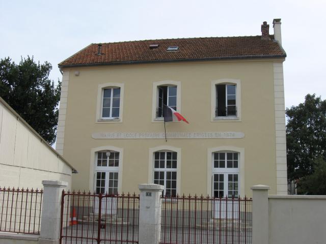 Ancienne mairie-école d'Iverny (Seine-et-Marne, région Île-de-France).