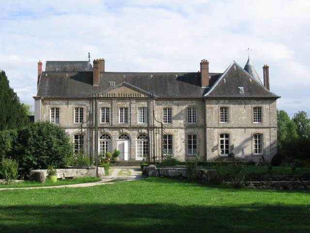 Château de Courtry (façade nord-ouest). (Sivry-Courtry, Seine-et-Marne, région Île-de-France).