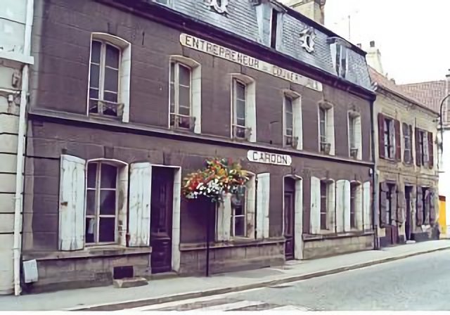 MORE OLD HOUSES IN MERY-SUR-MARNE FRANCE