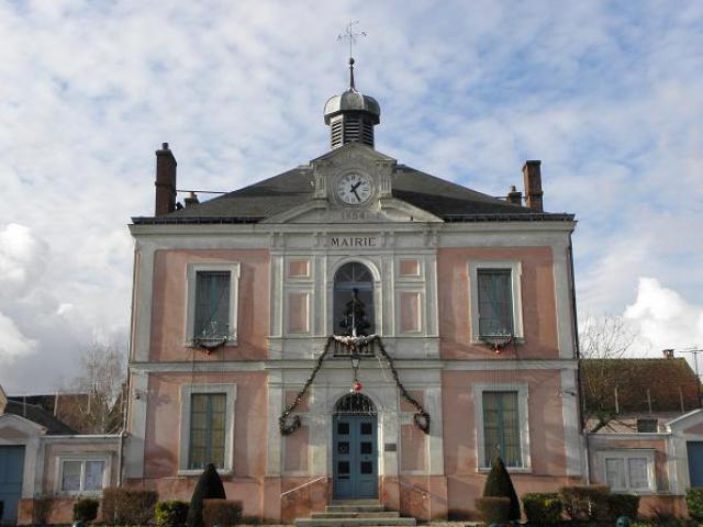 Mairie de Villeneuve-le-Comte (95).