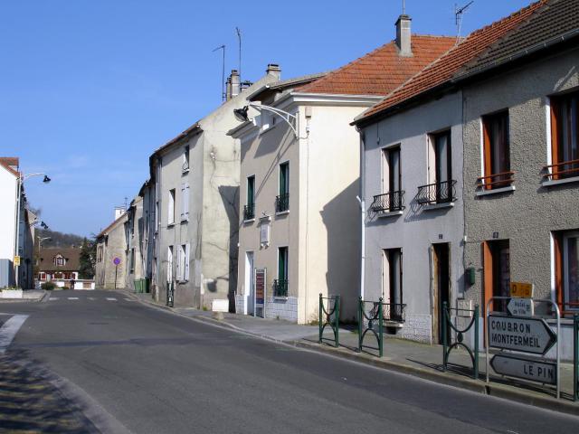 Rue du Général-Leclerc à Courtry (Seine-et-Marne), France
