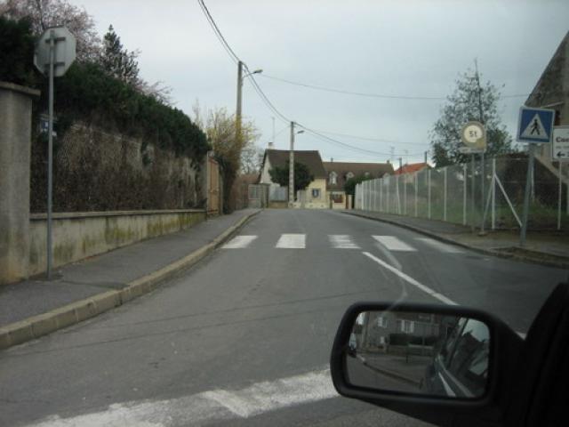 On entre dans la rue de Saint-Jean