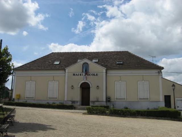 Mairie-école de La Tombe. (Seine-et-Marne, région Île-de-France).