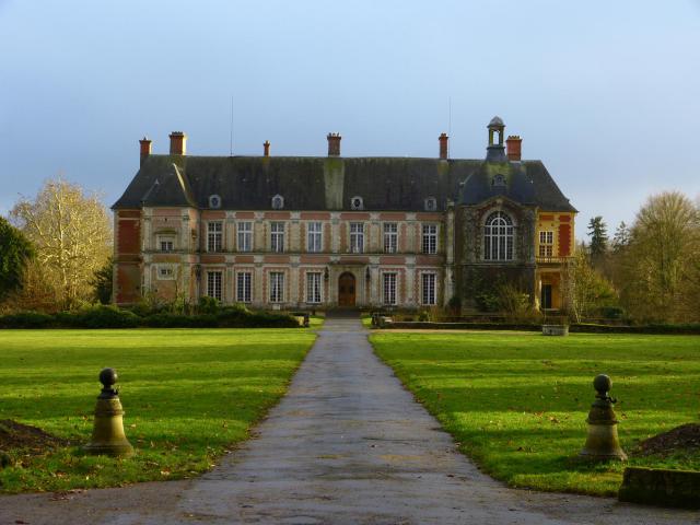 Vue de la façade Nord du château de Lésigny.