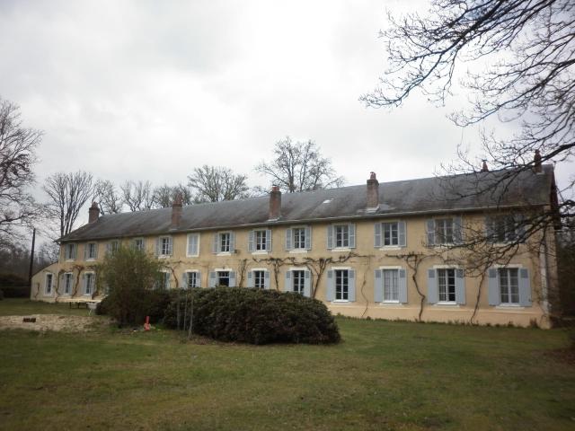 Le bâtiment principal (celui des repas communs, notamment) de La Colonie fouriériste de Condé-sur-Vesgre (Yvelines)