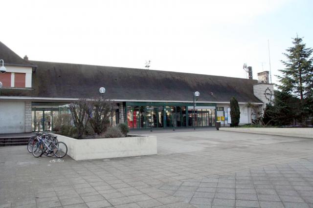 Gare de Rambouillet - Yvelines (France), l'entrée de la gare (façade ouest)