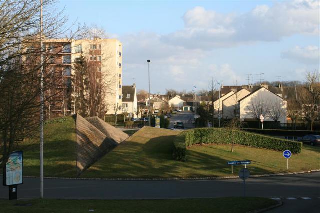 Carrefour des Pyramides à Maurepas (Yvelines)