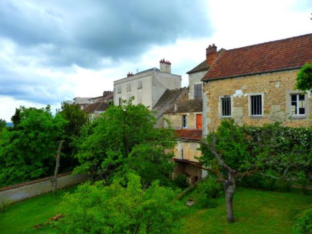 Maisons anciennes a Neauphle le château