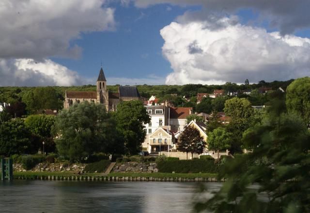 L'église de Triel sur Seine et l'ancien centre.