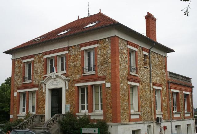 Siège de la CA2RS dans l'ancienne mairie de Carrières-sous-Poissy