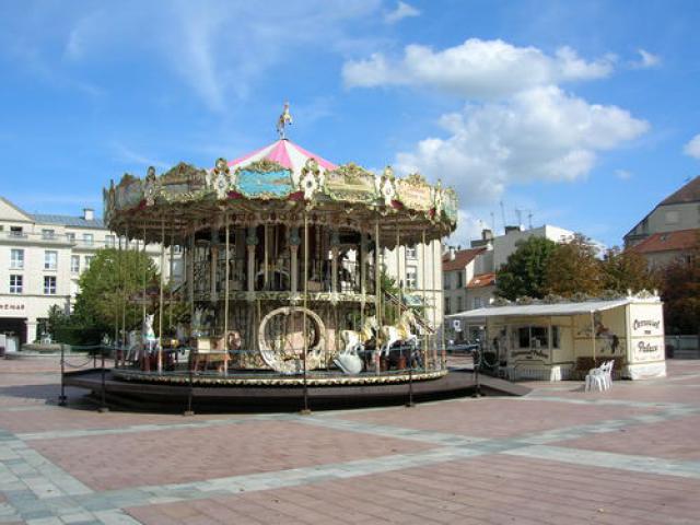 Carousel-Place du Marché Poissy