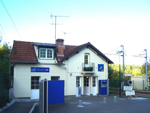 Gare de Saint-Nom-la-Bretèche à l'Étang-la-Ville (Yvelines, France)