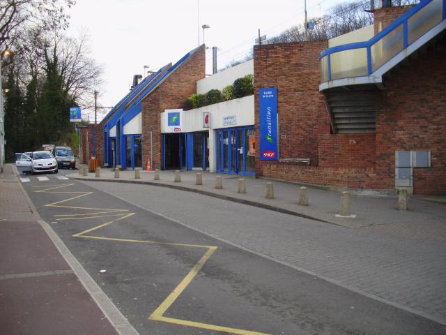 Gare de Saint-Cyr - entrée, Yvelines, France