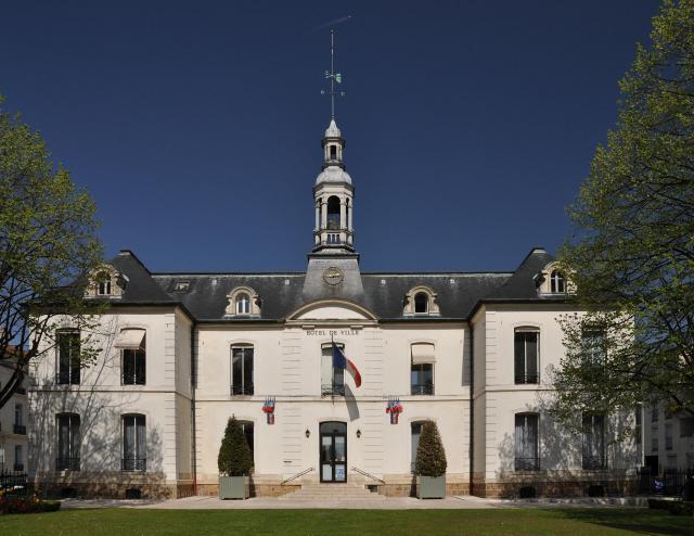 L’hôtel de ville de Chatou dans les Yvelines en France, installé dans l’ancienne demeure du Comte d’Arginy datant de la 1re moitié du…