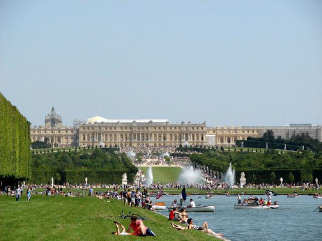 Versailles - Lovely Day