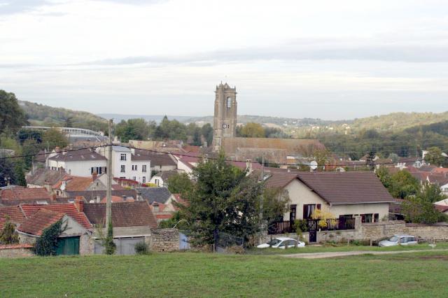 Vue générale de Maule - Yvelines (France), vue du cimetière