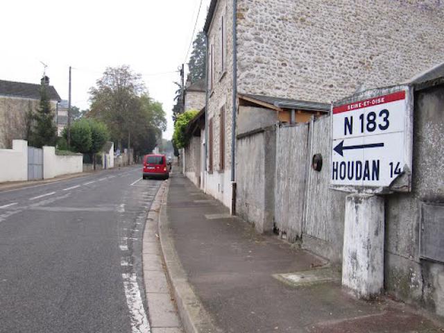Poteau Michelin - Septeuil, Yvelines, Ile-de-France, France