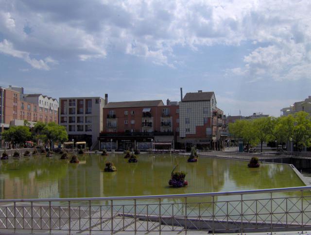 Centre commercial « Espace Saint-Quentin » à Montigny-le-Bretonneux.
