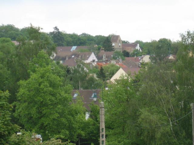 Vue de l'église Saint-Lubin de Noisy le Roi, qui a servi de modèle à Alfred Sisley.