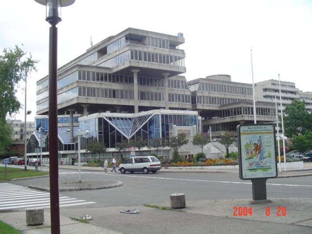La mairie d' Elancourt, quelle horreur...