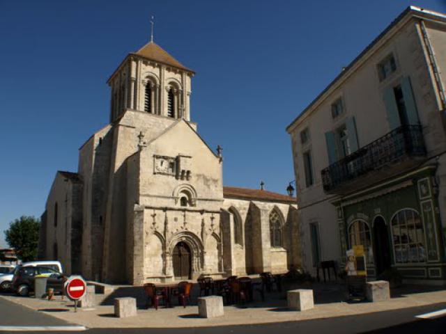 Eglise St Pierre and cafe Frontenay Rohan Rohan