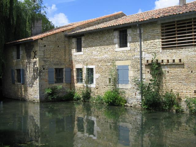 le moulin de Lezay (79) en juin 2011