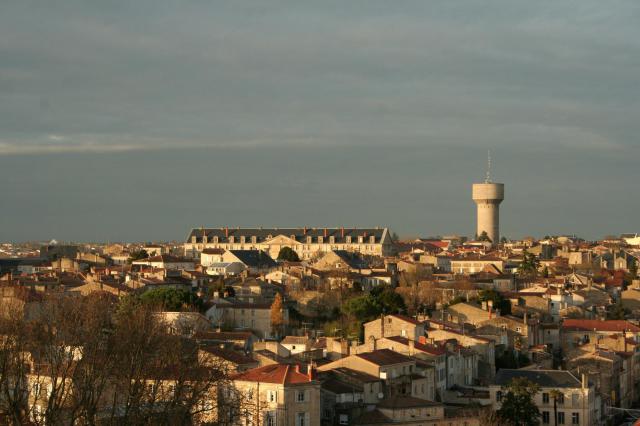 Caserne Du Guesclin vue de la grande roue de la place de la Brêche