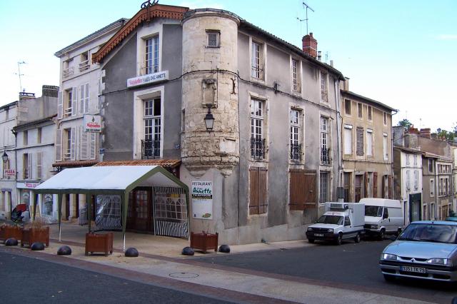 France - Deux-Sèvres - Saint Maixent - Maison à poivrière