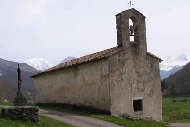 Appartenant à la vicomté de Couserans, la chapelle Saint Pierre (XIe siècle) serait l’une des deux chapelles primitives du Couserans.