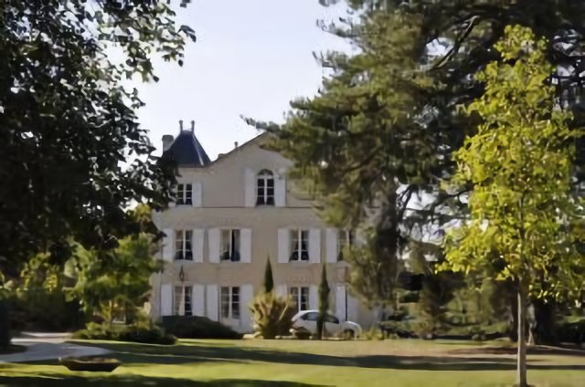 Château de RUSSEY 79400 SAIVRES