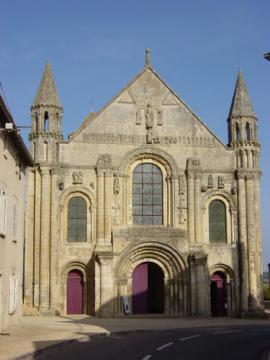 romanico, saint jouin de marnes FR