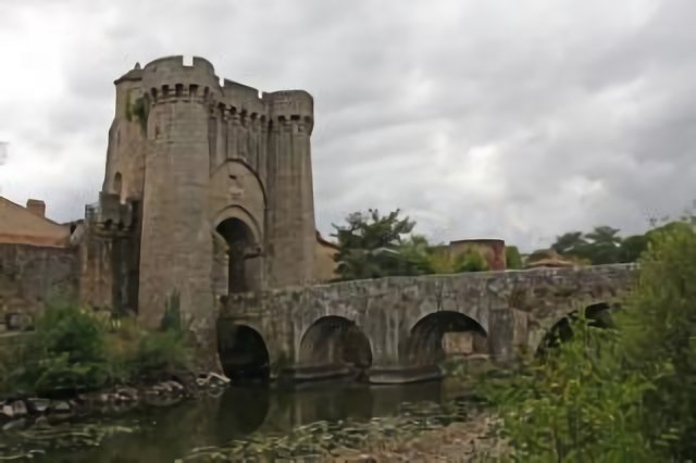 Parthenay - Porte et pont St Jacques