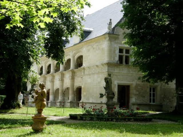 Château in Dampierre s. B.