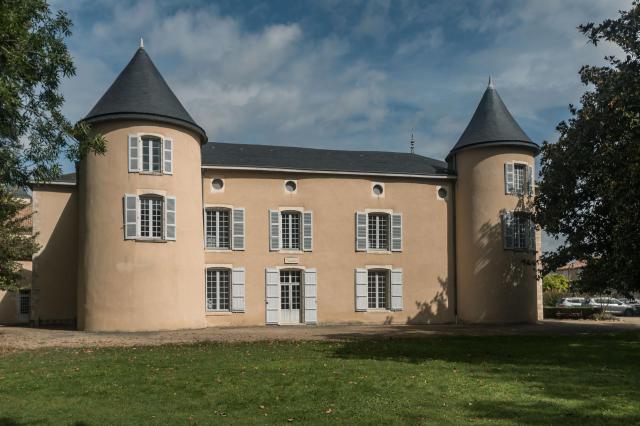 Cet édifice est répertorié dans la base Mérimée, base de données sur le patrimoine architectural français du ministère de la Culture, sous…
