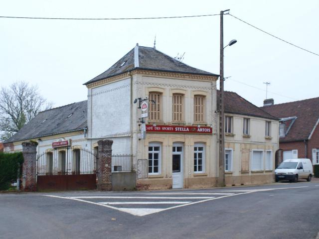 Moyenneville (Somme, France) ; le troquet.