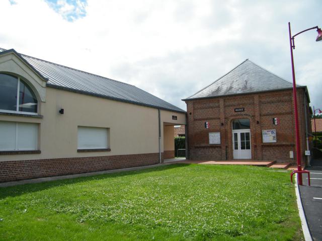 Salle communale et mairie.
