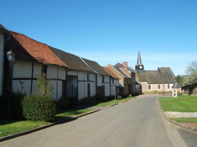 Ensemble de maisons en torchis et église