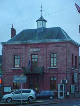 Mairie d'Oisemont (Somme, France).
