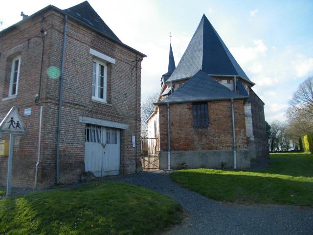 La mairie, face à l'église.