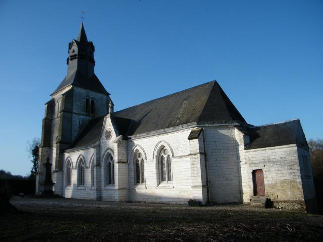 L'église. Elle est vouée à saint Antoine et à saint Denis.