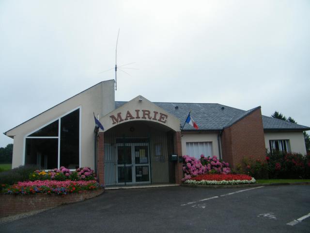 Mairie, rue du maréchal Leclerc, vers Argoules.