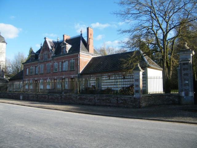Le château, près de l'église.
