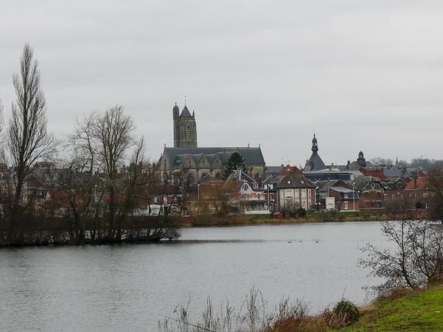 Péronne et les marais de la Somme, vus depuis la plate-forme de l'ancienne Ligne de Saint-Just-en-Chaussée à Douai