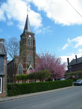 Église Saint-Pierre, près de la grand-route.