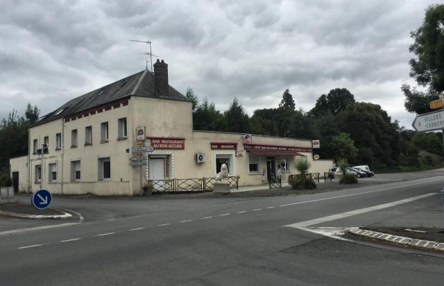 Een restaurant aan de voormalige Route Nationale 17 in Frankrijk