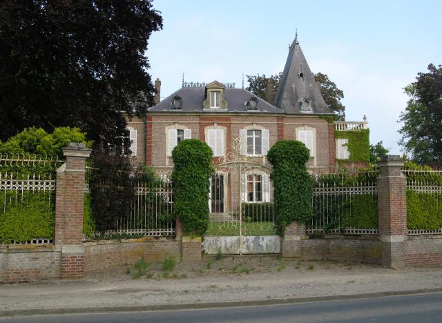 Lœuilly (Somme, France) - Le château.