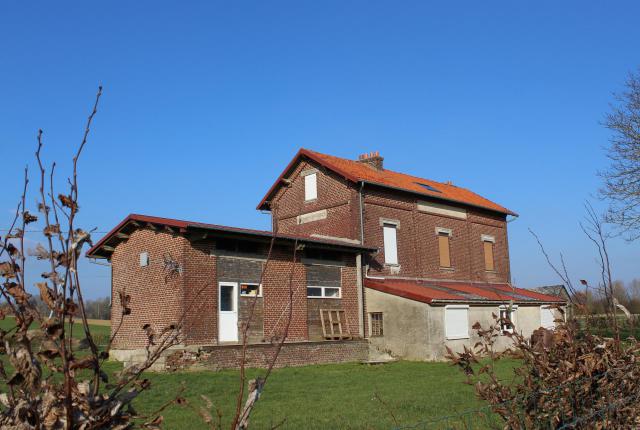 L'ancienne gare de la ligne Saint-Quentin-Vélu-Bertincourt.