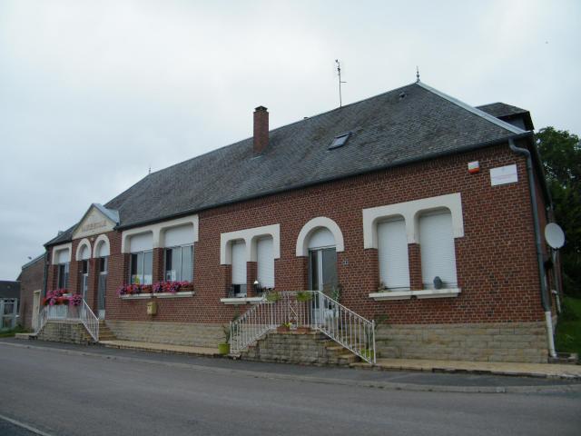 Mairie-école de Curlu (Somme, France).