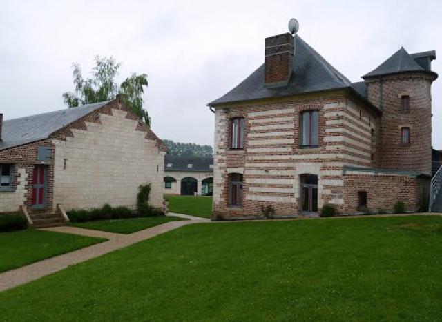 Authie.- La Mairie et le Prieuré